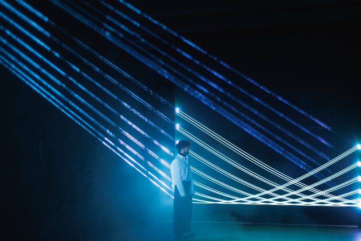 Light installation MIMIC.2 by Media Tribe in the interior of the Faculty of Law.